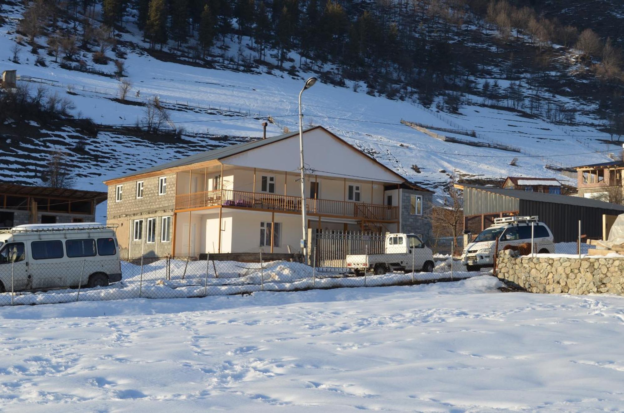 Guesthouse Qarim Mestia Exterior foto