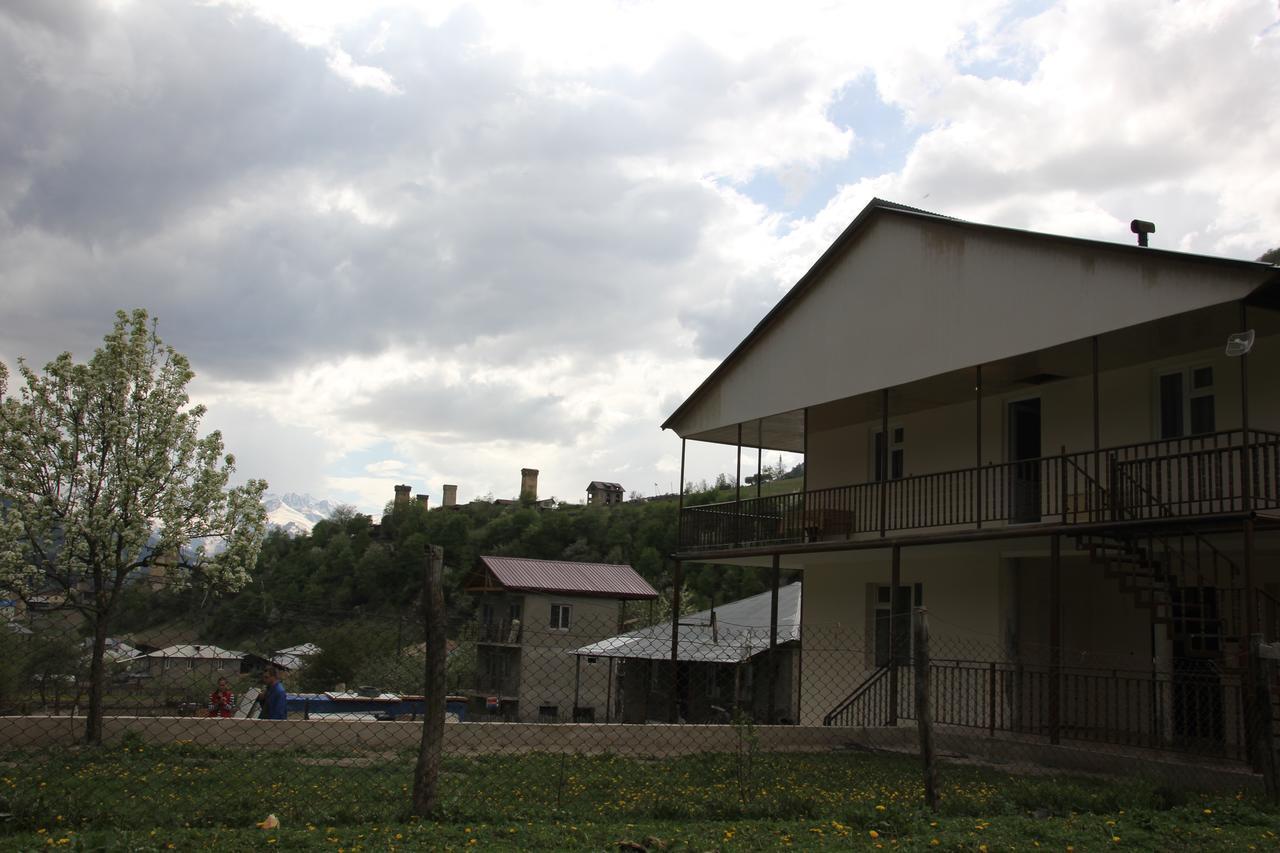 Guesthouse Qarim Mestia Exterior foto