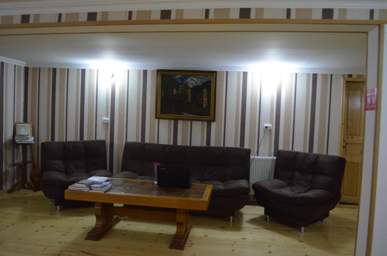 Guesthouse Qarim Mestia Exterior foto